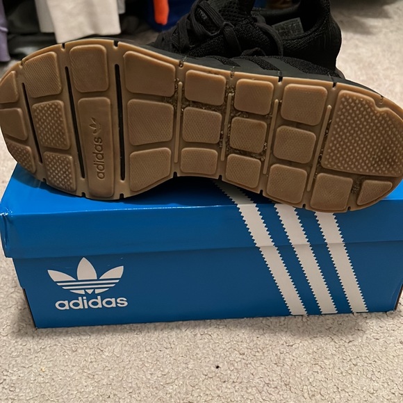 Adidas Mens Swift Run sneakers - Picture 2 of 3